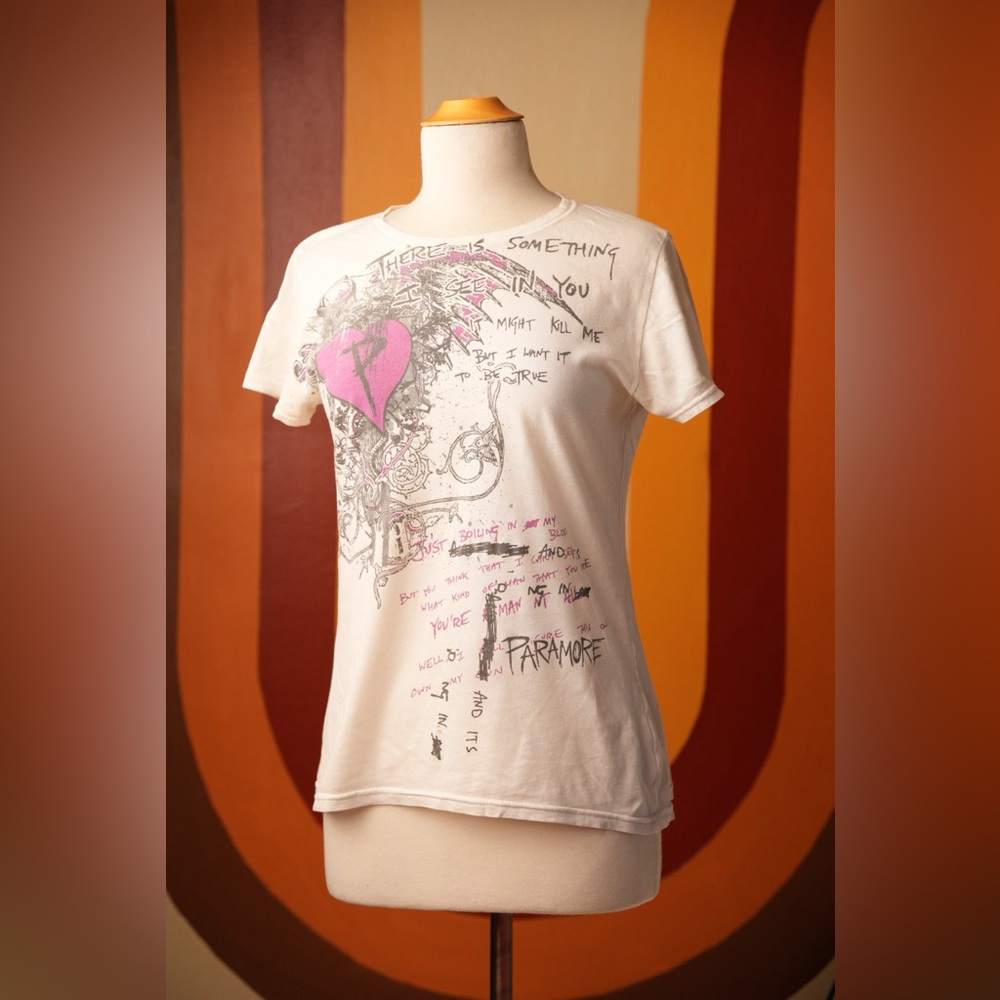 Hot Topic Paramore white tee shirt featuring lyrics from “Decode”